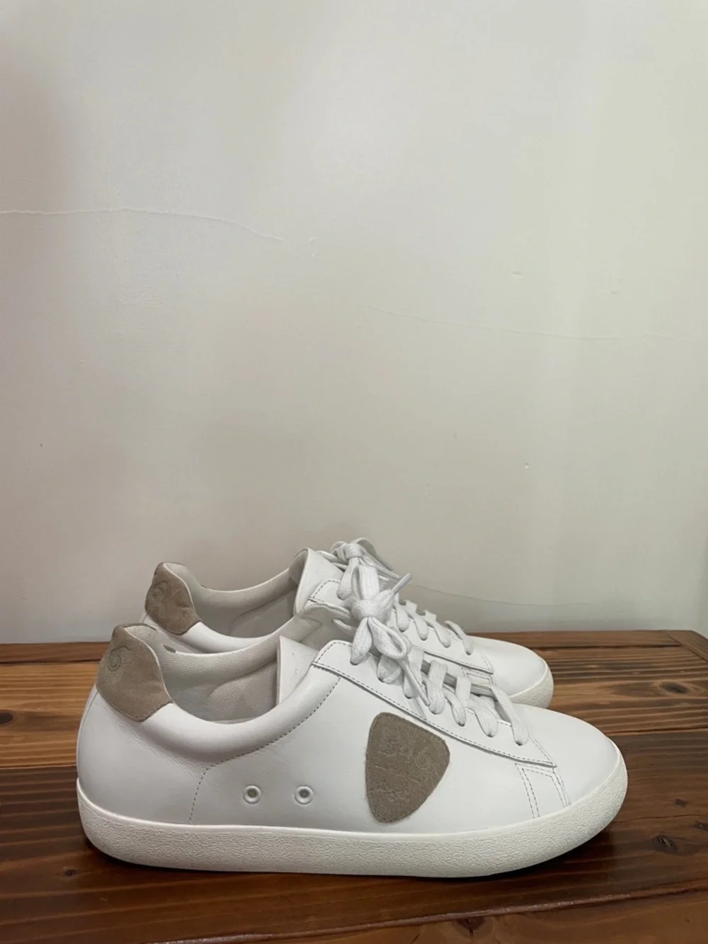 Bernardo Tatum Leather Logo Sneakers Low-Top Sneakers B46 Size 9.5